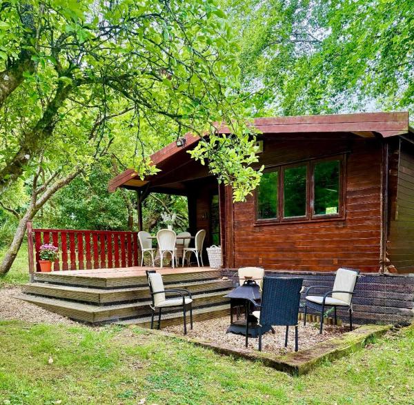 The Cabin at The Oaks, Prenota Chalet Fordingbridge Hampshire
