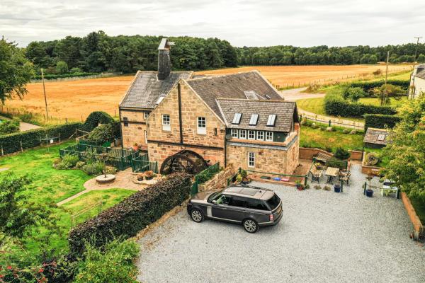 The Barley Mill, Buchen Sie Ferienhaus Hotels in Grampian mit Parkplatz, Parkplätze