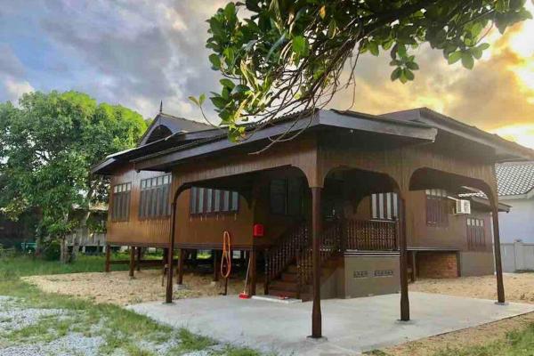 De RhuMaa Homestay, Prenota Casa vacanze Hotel a Terengganu con parcheggio, Parcheggio