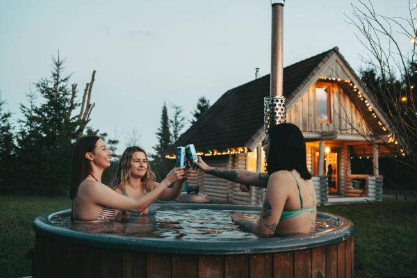 Romantic stay at loghouse VäikeTeeMaja, Prenota Chalet Üksnurme 