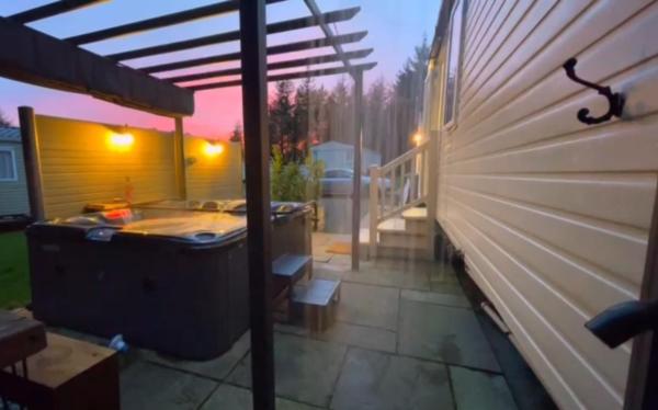 Cheviot Pines Hot tub, Buchen Sie Ferienhaus Hotels in Schottland mit Parkplatz, Parkplätze