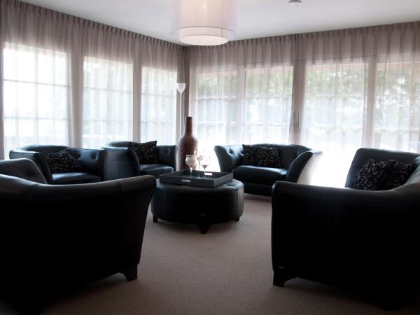 Spacious Mansion in Nijensleek with Sauna, Prenota Casa vacanze Hotel a Drenthe con parcheggio, Parcheggio