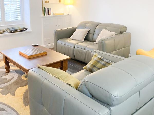 The White Cottage, Buchen Sie Ferienhaus  