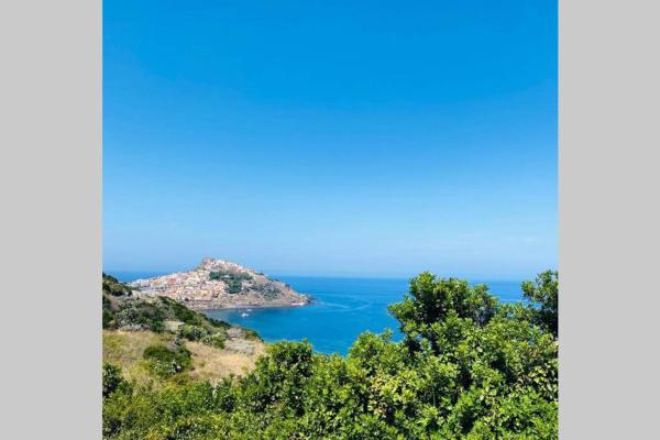 Casa Silvia Climatizzata, giardino privato e posto auto privato cod IUN S9185, Book Vacation Home Cheap Hotels in Costa Paradiso