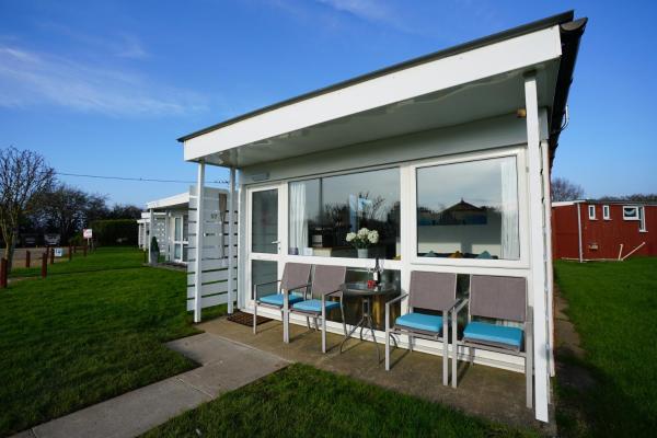 Sea Lavender Holiday Chalet, close to sandy beach, Prenota Chalet Heacham Norfolk