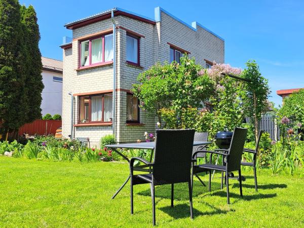 Liepājas brīvdienu māja ar dārzu, Reserva ahora Casa o chalet Liepāja 