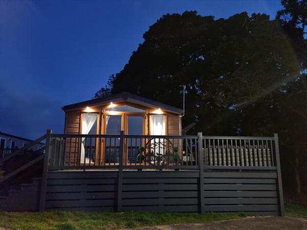 Foxwood Lodge Private Hot Tub Getaway, Buchen Sie Ferienhaus Hotels in Schottland mit Parkplatz, Parkplätze