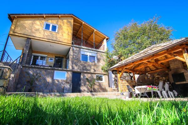 Vila Nemir Zavojsko jezero, Buchen Sie Ferienwohnung Hotels mit Pool in Zentralserbien, Schwimmbad
