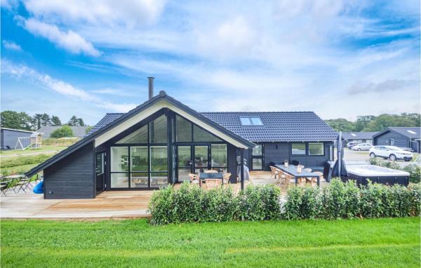 Lovely Home In Haderslev With Sauna, Réserver Maison de vacances Hôtels SPA à Haderslev, SPA