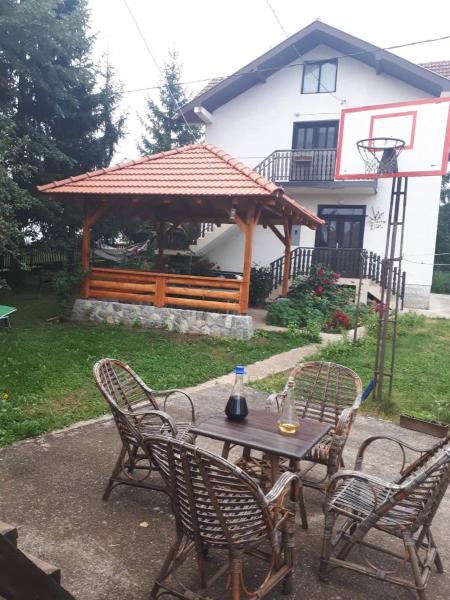 Zlatiborska seoska idila, Buchen Sie Bauernhof Hotels in Zentralserbien mit Parkplatz, Parkplätze