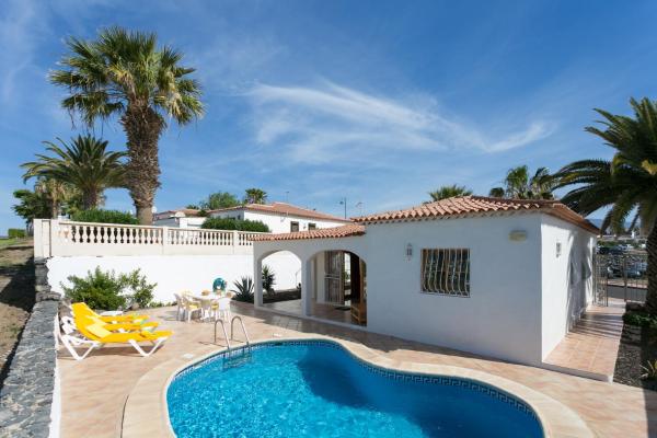CASA AMARILLA sunny holiday home with heated pool, Buchen Sie Villa Hotels mit Pool in Teneriffa, Schwimmbad