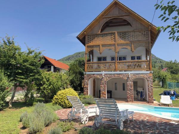 ALPHA, Buchen Sie Ferienhaus Hotels mit Pool in Mitteltransdanubien, Schwimmbad