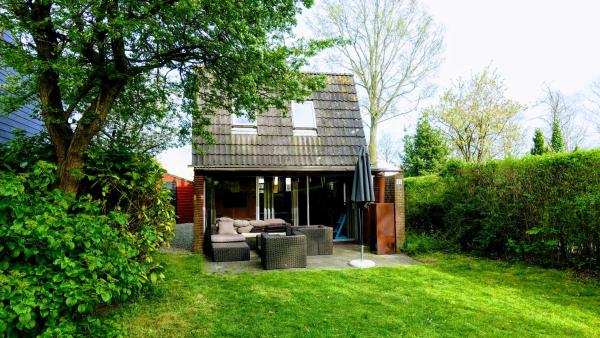 Oude-Tonge holiday house near fishing waters, Reserva ahora Casa o chalet Hoteles en Holanda Meridional con aparcamiento, Aparcamiento