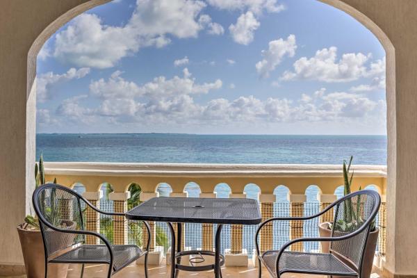 Private Balcony with Views Oceanfront Cancun Condo, Prenota Appartamento Hotel con piscina a Quintana Roo, Piscina