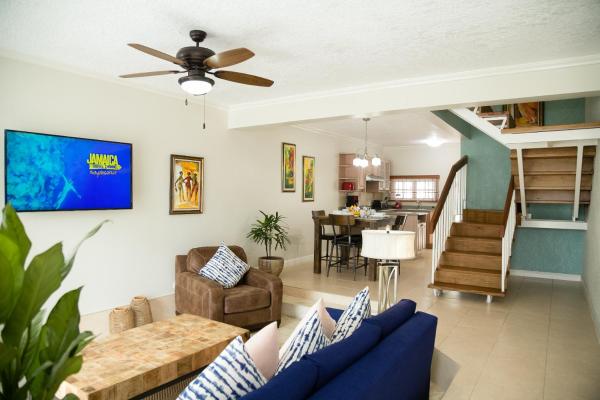 Choose To Be Happy at Surbiton Square - Two Bedroom Townhouse, Prenota Villa Cottage a Kingston, Cottage
