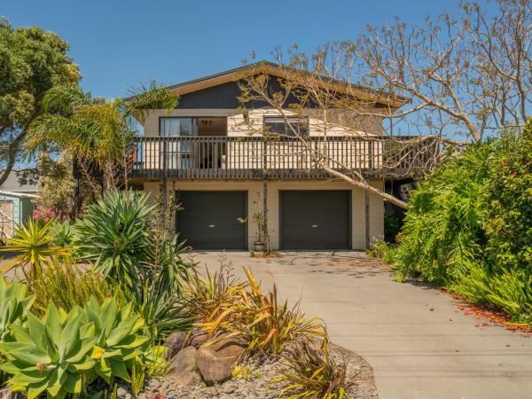 Jacaranda Lodge - Whangamata Upstairs Unit, Buchen Sie Ferienhaus Hotels in Nordinsel mit Parkplatz, Parkplätze