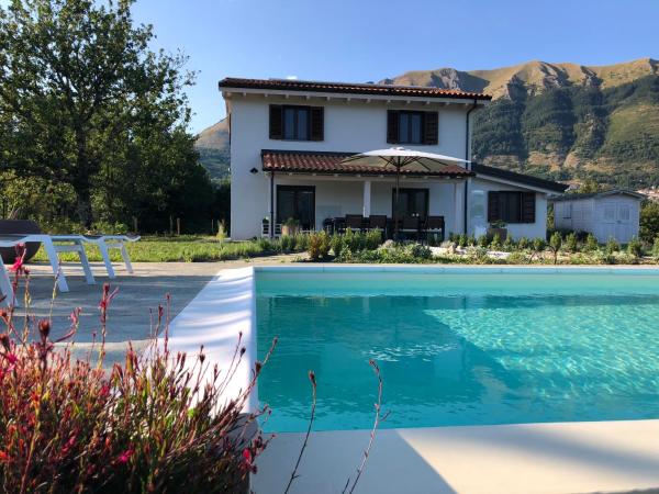 360 views, private infinity pool, Pisa, Lucca, Florence, large garden, Prenota Hotel Hotel a Garfagnana con piscina, Piscina