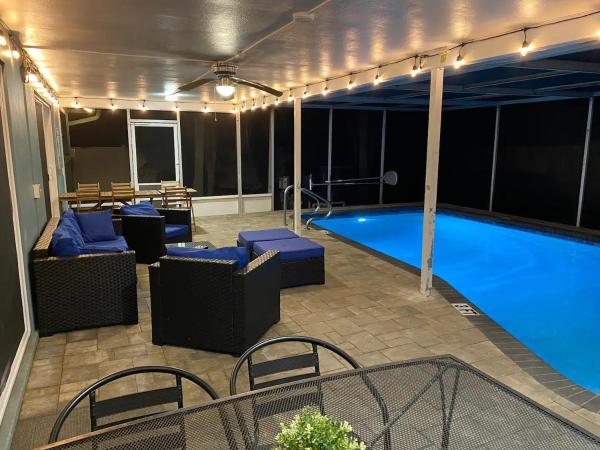 Spacious 5 bedrooms 3 bathrooms Family-Friendly Home With Heated salt Pool, Buchen Sie Ferienhaus Villen in Florida, Villa