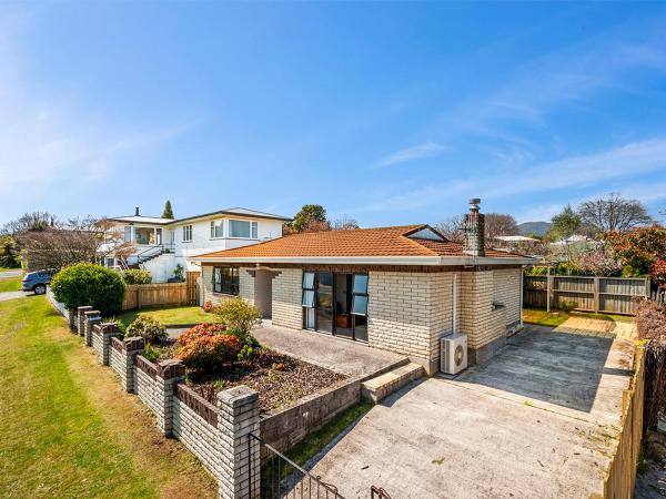 Heathcote Cottage - Taupo Holiday Home, Buchen Sie Ferienhaus Taupo Lake Taupo