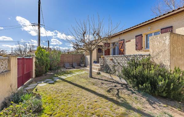 2 Bedroom Gorgeous Home In Serignan, Réserver Maison de vacances Hôtels à Hérault avec parking, Parking