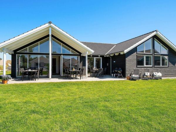 16 person holiday home in Hasselberg, Reserva ahora Casa o chalet Hoteles en Hasselberg con piscina, Piscina