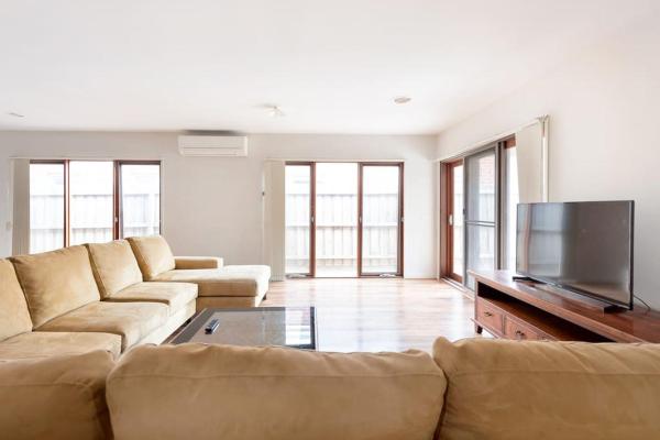 Holiday Rental 6 KING BD 12PPL, Buchen Sie Ferienhaus Beste Wellnesshotels in Truganina, SPA