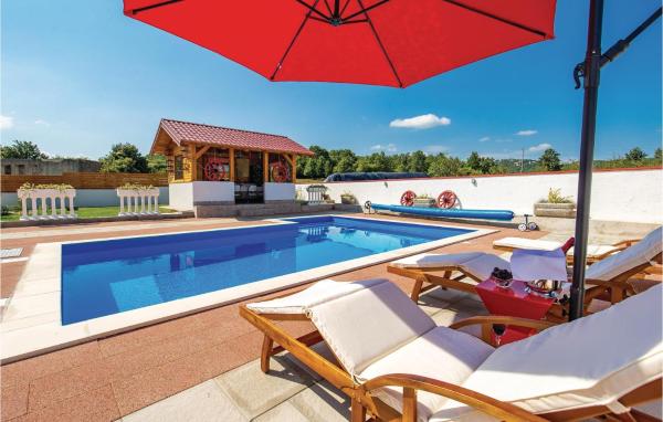 Cozy Home In Gospic With Sauna, Buchen Sie Ferienhaus Hotels mit Pool in Kvarner-Bucht, Schwimmbad