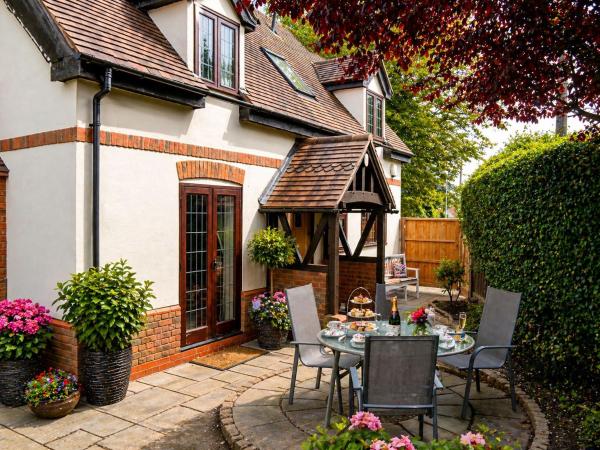 Measure Cottage - Sleeps 4 - Private Hot tub and garden, Buchen Sie Ferienhaus Henley-in-Arden Warwickshire