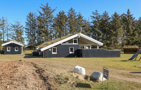 4 Bedroom Beautiful Home In Saltum, Prenota Casa vacanze Hotel a Vestjylland con parcheggio, Parcheggio