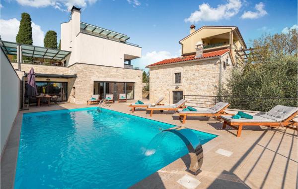 Stunning Home In Valtura With Sauna, Réserver Maison de vacances Hôtels SPA à Pula Region, SPA