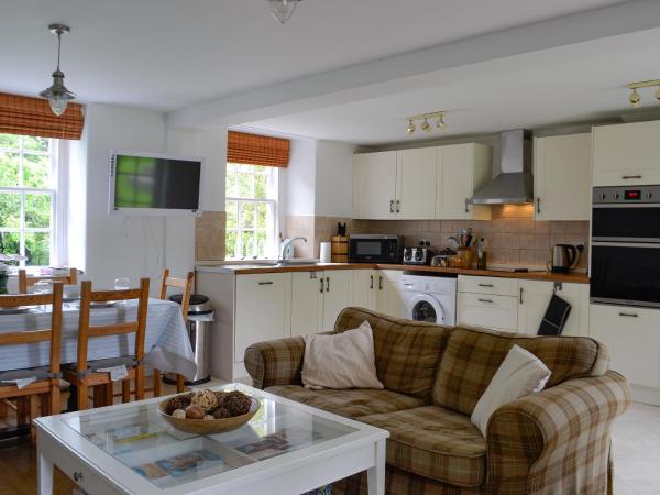Orchard Cottage - Uk12525, Buchen Sie Ferienhaus Hotels in Schottland mit Parkplatz, Parkplätze