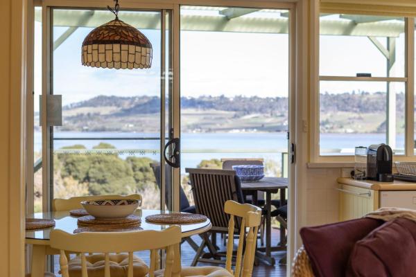 Olives Cottage and Gardens - Mesmerising river views, Prenota Casa vacanze Windermere Tasmania