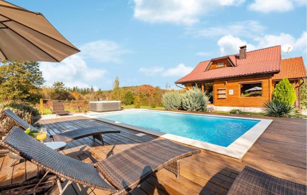 Stunning Home In Gospic With Wifi, Buchen Sie Ferienhaus Hotels mit Pool in Kvarner-Bucht, Schwimmbad