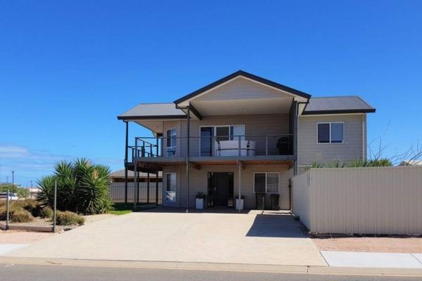 Agape Holiday Home with Pool table ,NBN Internet, Reserva ahora Casa o chalet Hoteles en Australia Meridional con aparcamiento, Aparcamiento
