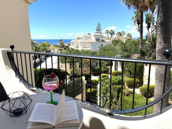 STYLISH TOWNHOUSE IN BEACHFRONT COMPLEX, Prenota Casa vacanze Marbella Costa del Sol