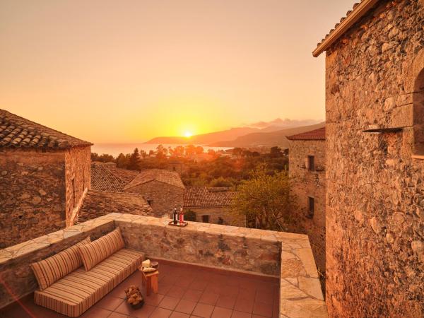 Petreas Castle, Prenota Casa vacanze Kardhamili 