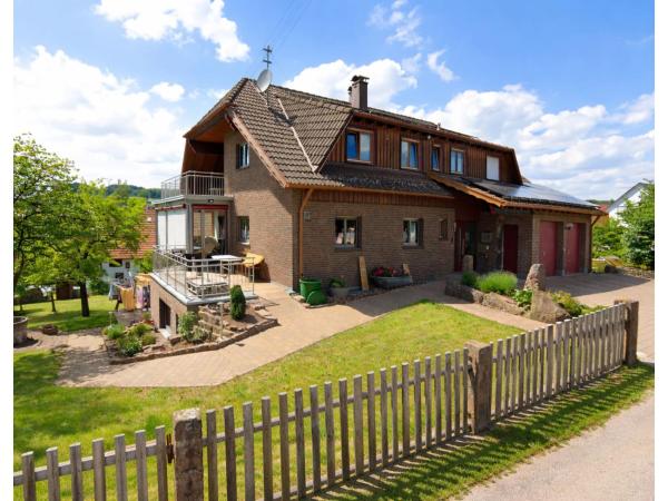 apartment in Black Forest quiet residential area, Réserver Appartement Hôtels à Bade-Wurtemberg avec parking, Parking