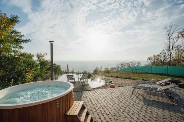 Maringotka Olívie v Ivančicích, Prenota Appartamento Hotel con piscina a Moravia meridionale, Piscina