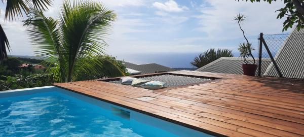 Bungalow cosy avec piscine surplombant locéan, Prenota Chalet Hotel con piscina a Bellemène, Piscina