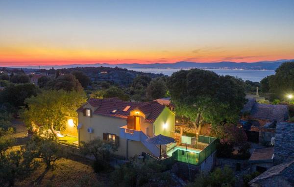 Luxury villa with a swimming pool Skrip, Brac - 17350, Prenota Villa Hotel con piscina a Croatian Islands, Piscina