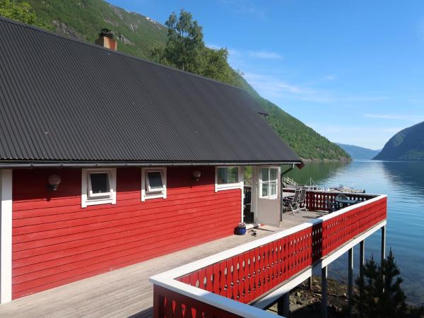 Holiday Home Njord by Interhome, Buchen Sie Ferienhaus Arnafjord Vestland