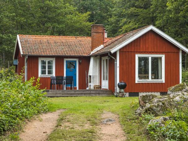 Chalet Ängsjömåla by Interhome, Prenota Chalet  