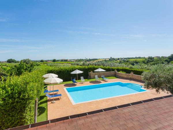 Holiday Home Borgo Agrituristico Il Pino-1 by Interhome, Reserva ahora Casa o chalet Hoteles con piscina en Abruzos, Piscina
