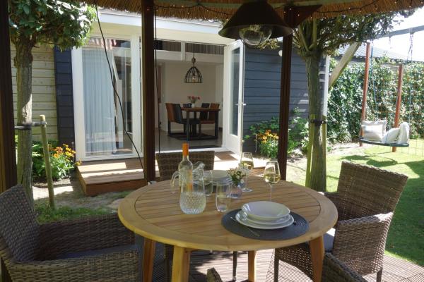 Albatros, Book Vacation Home Schoorl 