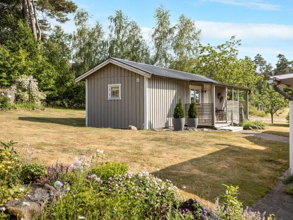 Chalet Ringsegård Höjden by Interhome, Prenota Chalet Hotel a Gotaland con parcheggio, Parcheggio