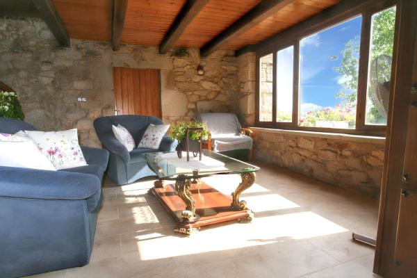 Welcoming House in Paradela with BBQ included, Buchen Sie Ferienhaus Villen in Paradela, Villa