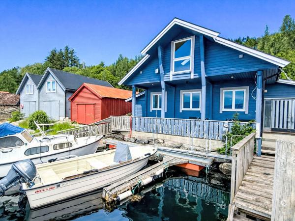 Holiday Home Rorbu by Interhome, Buchen Sie Ferienhaus Naustdal Vestland