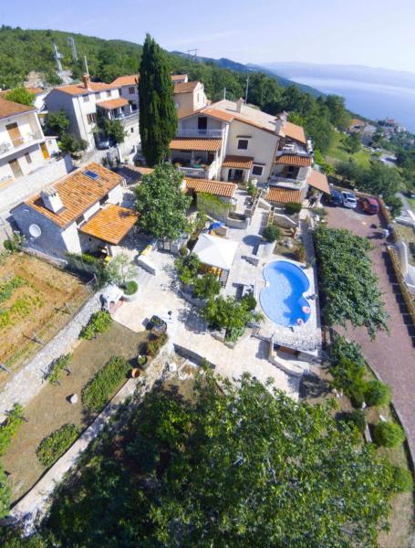 Kuća za odmor Ameli, Buchen Sie Ferienhaus Hotels mit Pool in Kvarner-Bucht, Schwimmbad