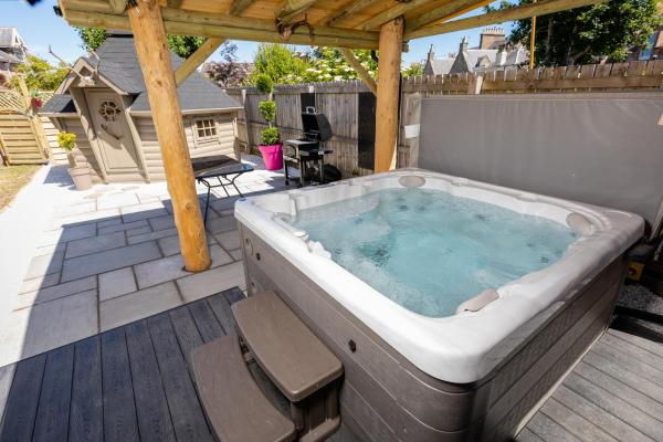 Aye Stay Home, city centre, Buchen Sie Ferienhaus Hotels in Schottland mit Parkplatz, Parkplätze