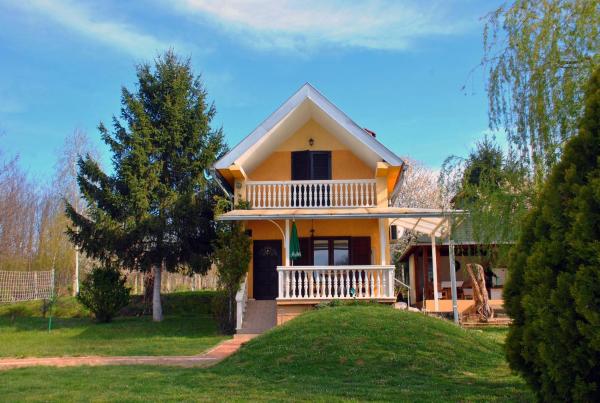 Family friendly house with a swimming pool Nova Kapela, Slavonija - 17313, Reserva ahora Casa o chalet Hoteles en Slavonia con aparcamiento, Aparcamiento